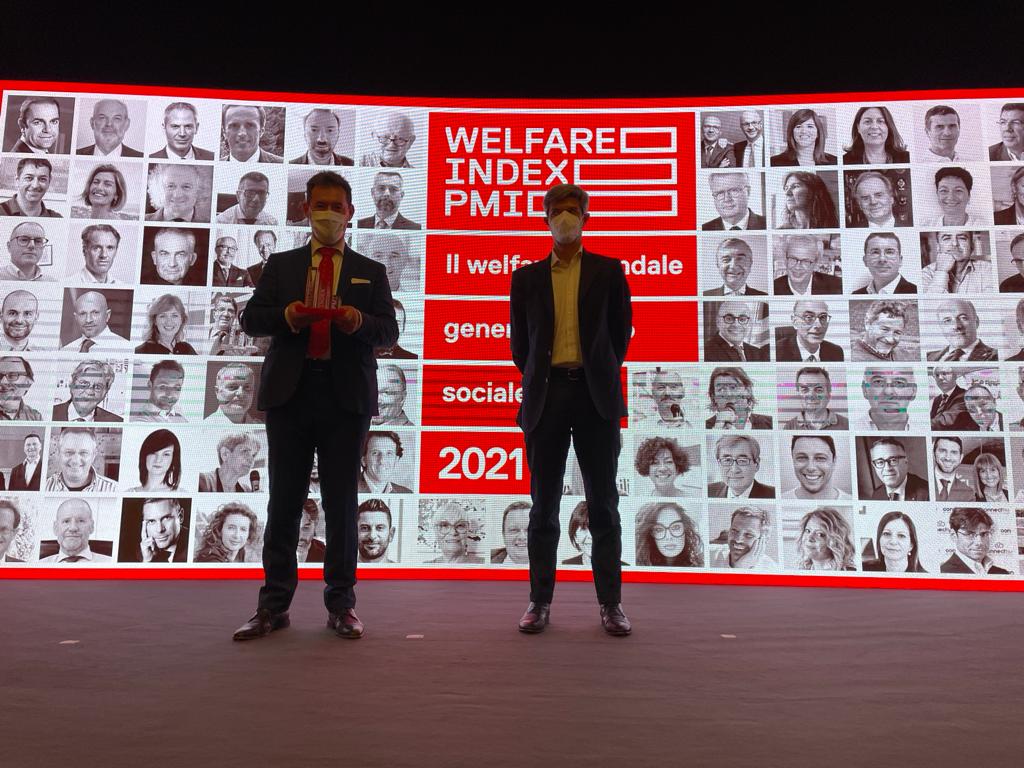 Welfare Index PMI: <a href="/MarcoSesanaTw/">Marco Sesana</a> e Anna Ascani
 consegnano il premio #WelfareChampion2021 a 
<a href="/MicheleBorghi1/">Michele Borghi</a>  AD di Staff per la categoria “Prospettiva giovani: inserimento, formazione e crescita per il futuro dell’impresa” #WelfareIndexPMI #WelfareAziendale 
<a href="/GeneraliItalia/">GENERALI ITALIA</a>