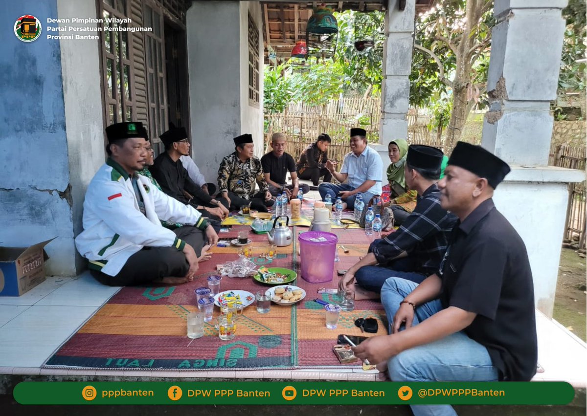 DPWPPPBanten's tweet photo. Ketua DPW PPP Provinsi Banten, H. Subadri Ushuludin bersama Pengurus Harian melakukan takjiyah ke kediaman almarhumah ibunda dari E Supriadi, Ketua DPC PPP Kabupaten Pandeglang.

Turut berduka atas wafatnya almarhumah ibunda.

#PartaiPersatuanPembangunan 
#PartaiPPP #PPPBanten https://t.co/wpdBG4VZq9