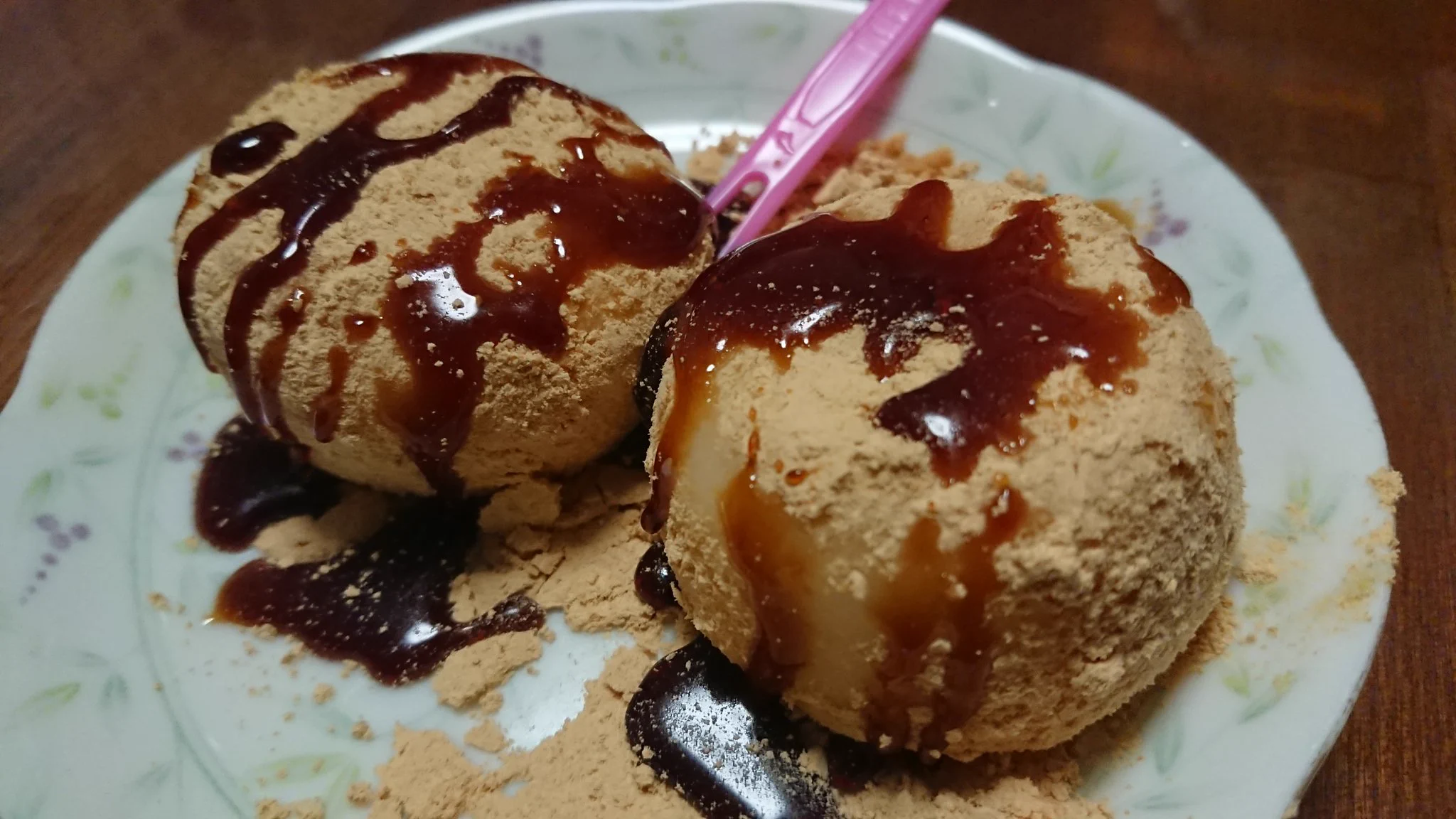 気になりすぎて早速やった(笑)
ホントに信玄餅っぽくなるのすげー  