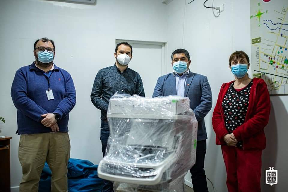 MuniLasCabras_'s tweet photo. Se materializó la entrega de un moderno #ecógrafo en colores, equipo que ya es parte del Centro de Salud Familiar de #LasCabras. Alcalde Juan Pablo Flores se mostró contento y agradeció a el equipo de salud de la comuna. https://t.co/H37zTRm28u