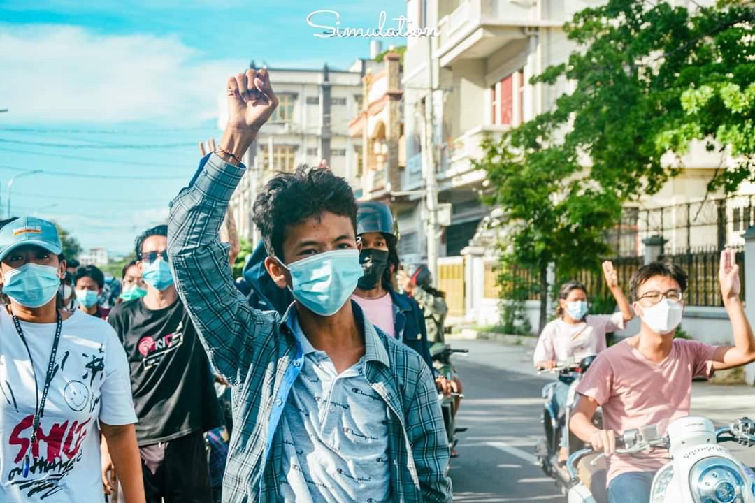 2021Revtweets's tweet photo. Mandalay-based university student unions marched across the city, yelling "Revolution-Go On Go On," "Military Dogs-Get Out Get Out," and other slogans.
#DefensiveWarForDemocracy
#Sep9Coup 
#WhatsHappeningInMyanmar https://t.co/Nynn6lxA5c