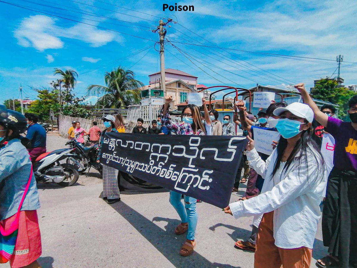 2021Revtweets's tweet photo. Despite the presence of terrorists in the city, the Mandalay Alliance Strike held a protest demanding that military government be overturned immediately.
#DefensiveWarForDemocracy
#Sep9Coup 
#WhatsHappeningInMyanmar https://t.co/liZOJLIFG3