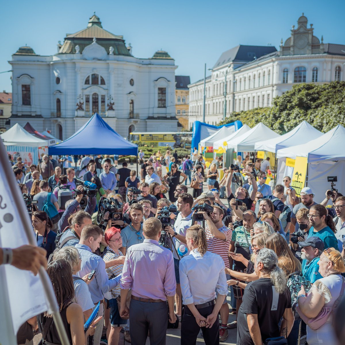 Země bez korupce. Budoucnost bez dluhů. Plán na Bilion pro budoucnost, kterým chceme nastartovat českou ekonomiku. Řešení bytové krize. Digitální a technologická revoluce, starost o krajinu, modernizace školství i podpora seniorů a rodin. To je země, jakou chceme.
