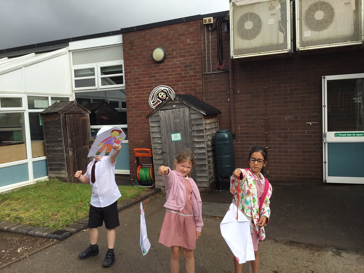 WhetstoneYear2's tweet photo. Today we continued with our Flat Stanley story and made him into a kite. https://t.co/XC1ZGxvrAe