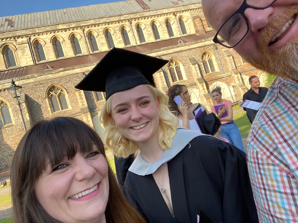 Darcy__J's tweet photo. I graduated this week! 👩🏼‍🎓 https://t.co/MTux1GpBBY