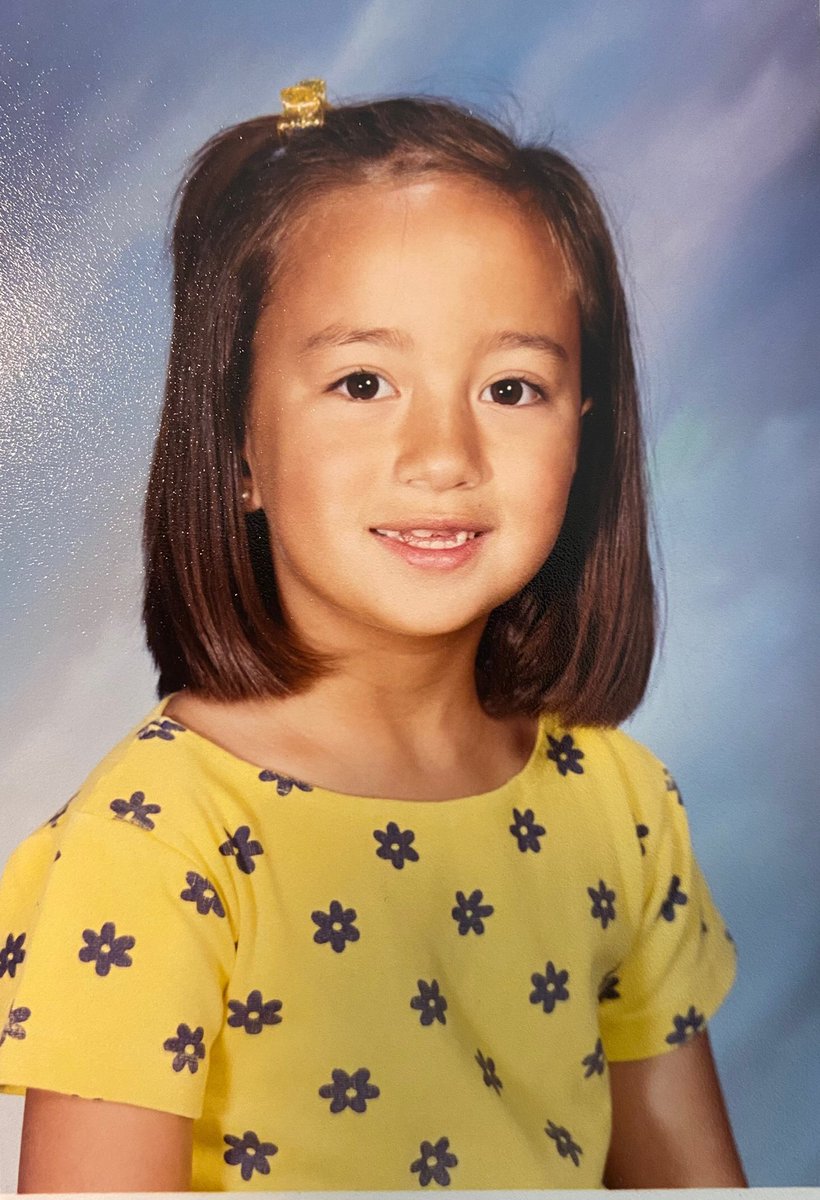 MiaVTV's tweet photo. Another district back to school (@hillsboro_sd), another back to school pic of yours truly. Hereโs me in 2nd grade. Barely any teeth, with a mini claw-clip in my hair which gen-z says is back in style. @fox12 #TrendSetter #ToothlessWonder #BacktoSchool2021 https://t.co/kBDjfWXunV