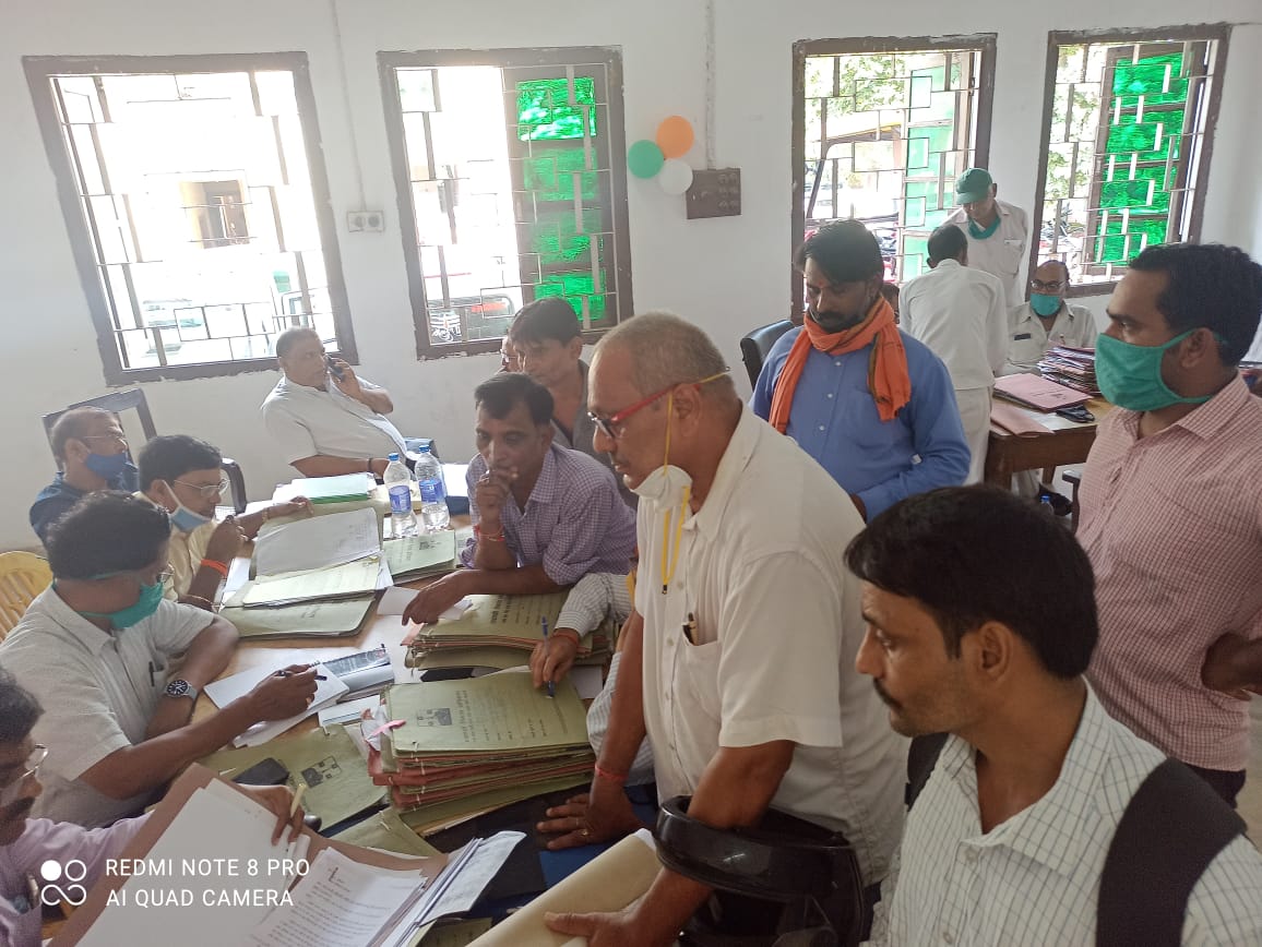 vda_varanasi's tweet photo. वाराणसी विकास प्राधिकरण द्वारा नगर निगम में वार्ड- भेलूपुर, चेतगंज, दशाश्वमेध, कोतवाली, चौक, आदमपुर व जैतपुरा के लिए आहूत किया गया ‘‘मानचित्र निस्तारण‘‘ कैम्प। https://t.co/jnt88axaY0