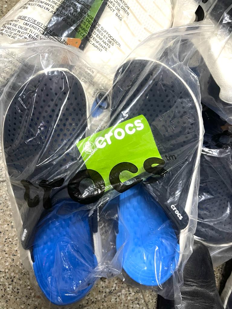 kolkata_customs's tweet photo. Acting on intelligence officers of #PrevCommWB on 09.9.21 seized a consignment of branded shoes and slippers of foreign origin destined from Aizawl to Delhi via Kolkata in 15bundles worth ₹9.56lakhs form Air Cargo of Air India @ NSCBI Airport Kolkata @cbic_india @DDNewslive https://t.co/VIiPrSZ7BP