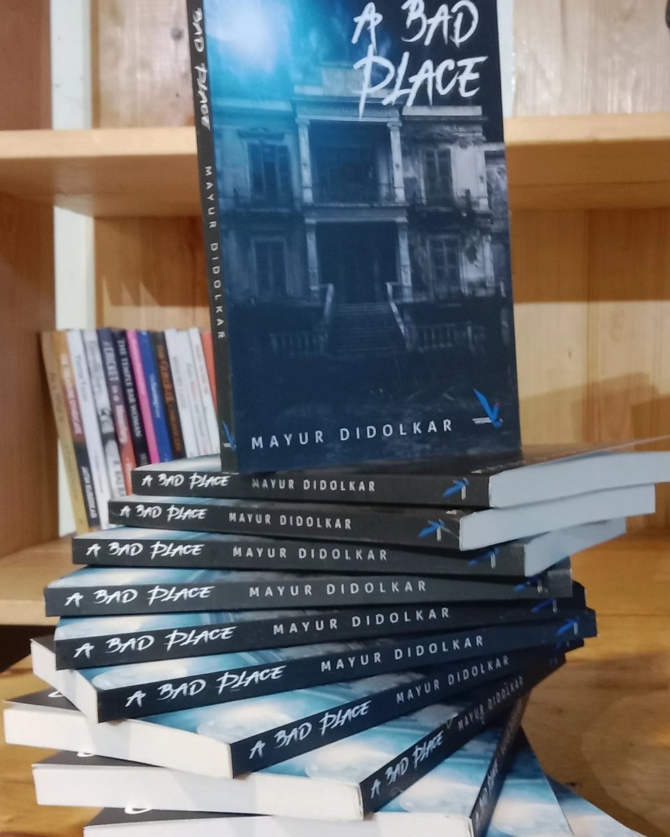 freentglty's tweet image. Did a book reading from #ABadPlace last evening at the amazing Marshall&apos;s Book Cafe in Aundh yesterday. A small but engaged crowd that asked lot of smart questions, amazing tea made by Bokil Kaku and signing of copies. Writer&apos;s Bliss I tell ya! @VPBooks