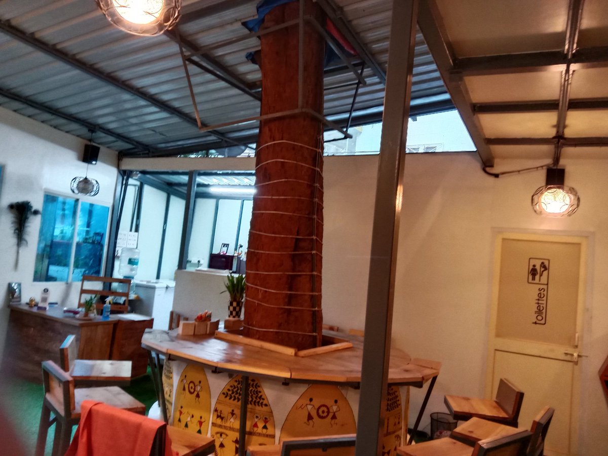 freentglty's tweet image. Did a book reading from #ABadPlace last evening at the amazing Marshall&apos;s Book Cafe in Aundh yesterday. A small but engaged crowd that asked lot of smart questions, amazing tea made by Bokil Kaku and signing of copies. Writer&apos;s Bliss I tell ya! @VPBooks