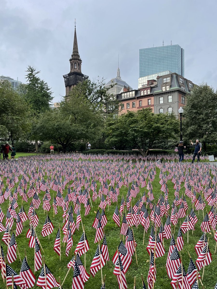 BostonTweet's tweet photo. 2,997 American Flags have been planted in the Boston Public Garden - near the Garden of Remembrance - to remember those lost on the 20th Anniversary of 9/11. https://t.co/etewiNkrdZ