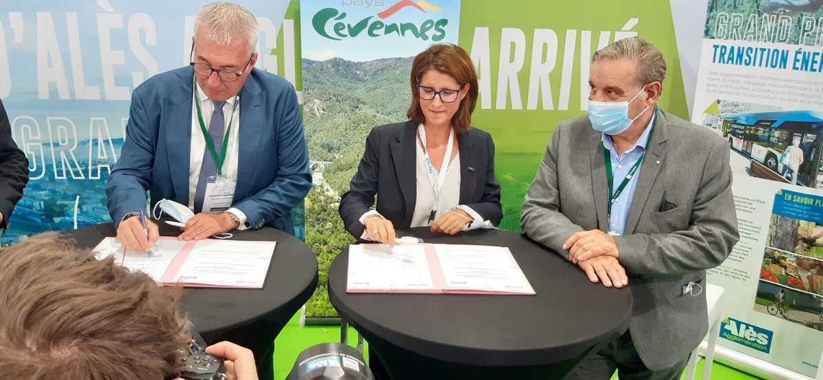 enedisOccitanie's tweet photo. ✍️Partenariat avec le Pays Cévennes ✍️ État des lieux écologique, données pour la rénovation énergétique, autoconsommation collective, développement des EnR, lutte contre la précarité énergétique, mobilité électrique … @Enedis accompagne l'élaboration des #CRTE 🌿 https://t.co/xbwQd3UrhT