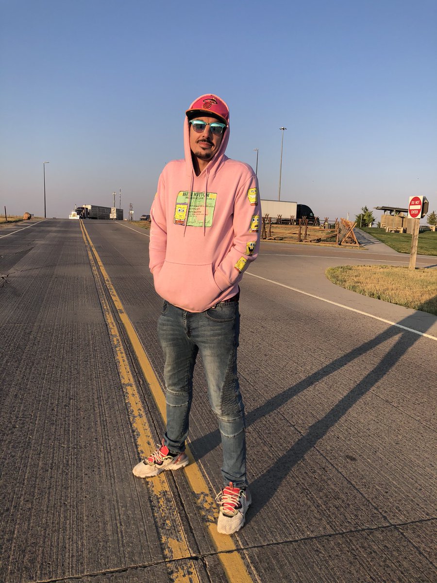 OnechiJr's tweet photo. Good morning Twitter verse! #apes #nftokers #safemoon #amc #safemoonapes Financial freedom is why I do what I do! Time is the most precious commodity on the planet! And my time is worth more than any hourly wage! #unbanked #evlolution https://t.co/YHNLRsLutl