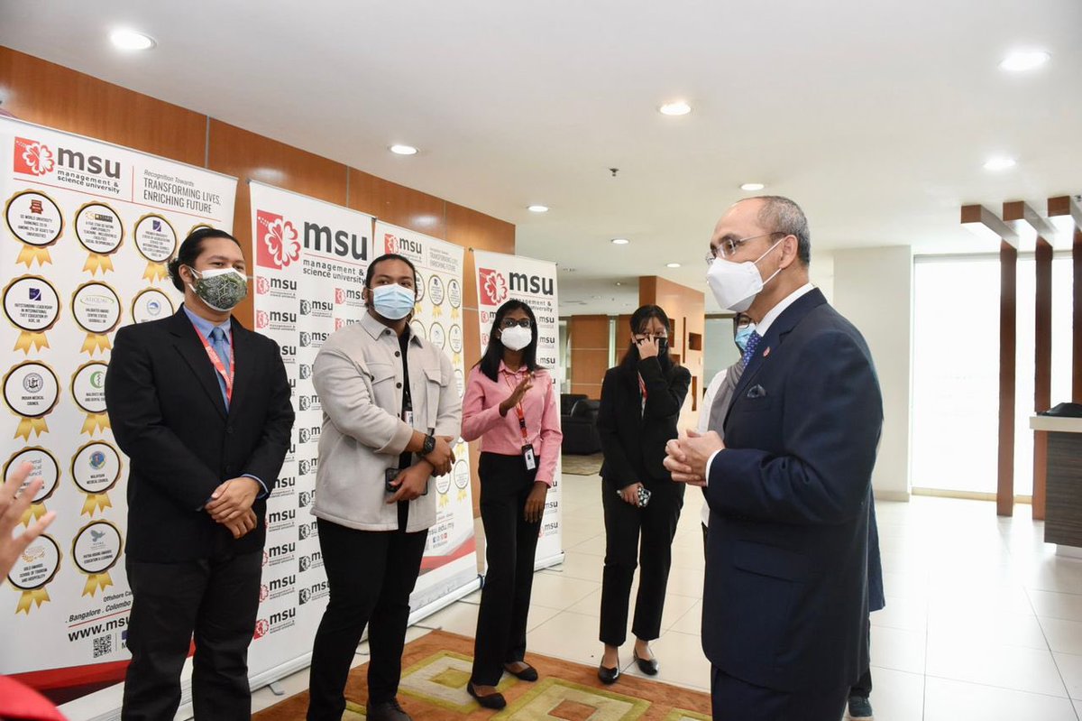 MohdShukriYajid's tweet photo. Delighful meeting with #MSUrians during the send-off session for their Global Mobility Program to @MSUMalaysia international university partners - among the 1st batch to travel as Covid19 turns endemic. Enjoy your international exposure, stay safe! @MSUGlobalAffair @MSUcollege https://t.co/gUZbZDz3Gb
