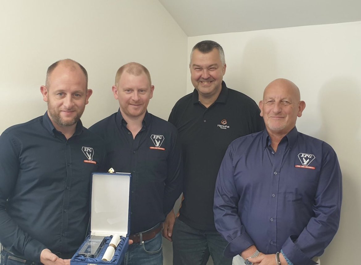 Another achievement we’d like to share with you all. Hanwha Techwin came to present us with our Diamond Partner Membership. Thank you Hanwha Techwin