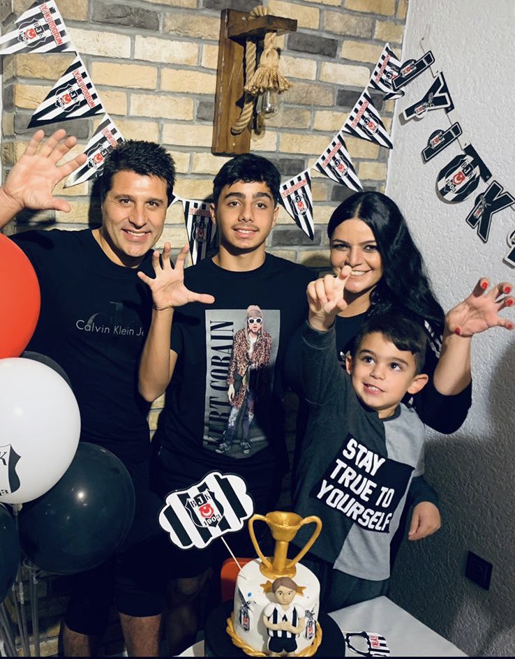 Baldan tatlı diline , güneş gibi yüzüne, yaşından büyük aklına, merhametli yüreğine kurban olurum annesinin küçük aşkı… Cesaretin ve sahiplenici kişiliğin sen büyüdükçe büyüyecek biliyorum küçük adam 🧿💙 iyi ki doğdun canım bebeğimmmm 🙏 #aşk