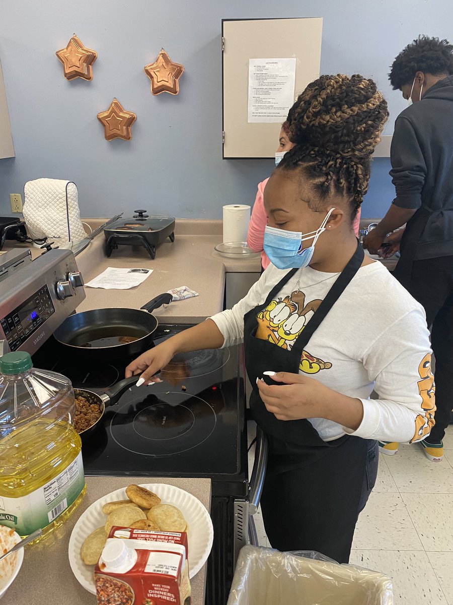 PattonvilleFACS's tweet photo. Mrs. Kuhnโs students made empanadas and buรฑuelos for Latin American week in World Foods class. #worldfoods #latinamericanweek #villemade #latinamerica #pattonvillefacs #pattonvillefcs https://t.co/BVueZ2NaiC