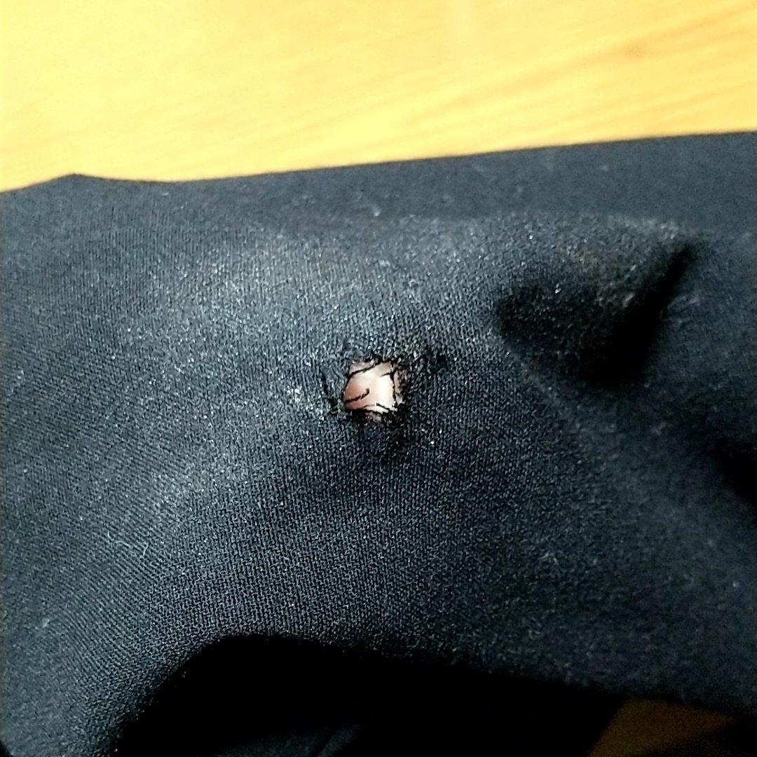 純 私 魔女のキキ こっちは盛大に転んで破れた まだ買ってから2回しか履いていないズボン 純 私 魔女のキキ こっちは盛大に転んで破れた まだ買ってから2回しか履いていないズボン