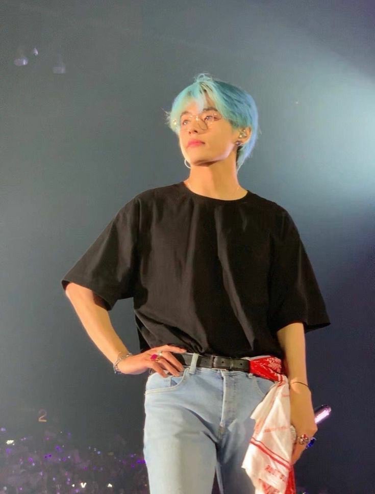 (slow) hourly bts concerts (@btsconcerthrs) on Twitter photo 