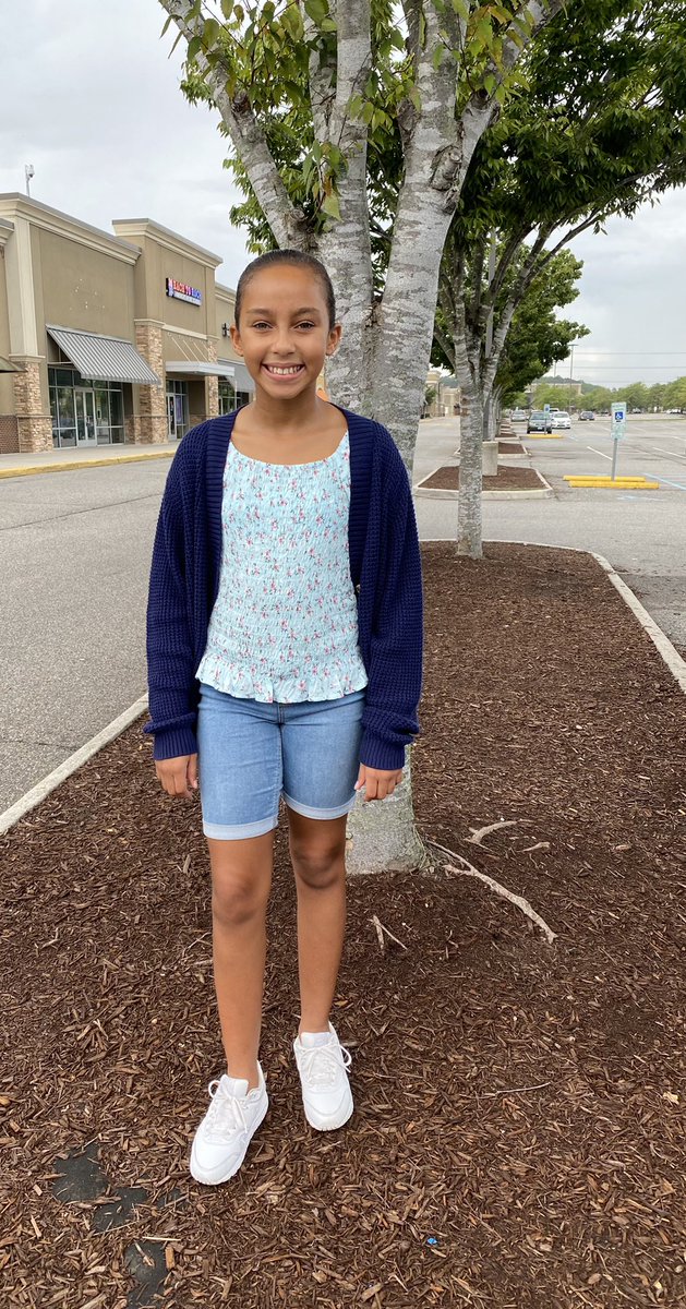 lasilvervb's tweet image. And just like that she is starting 6th grade! Have courage and be kind my little lady bug! New beginnings are filled with possibilities!❤️ #firstdayofmiddleschool @LarkspurMSPride