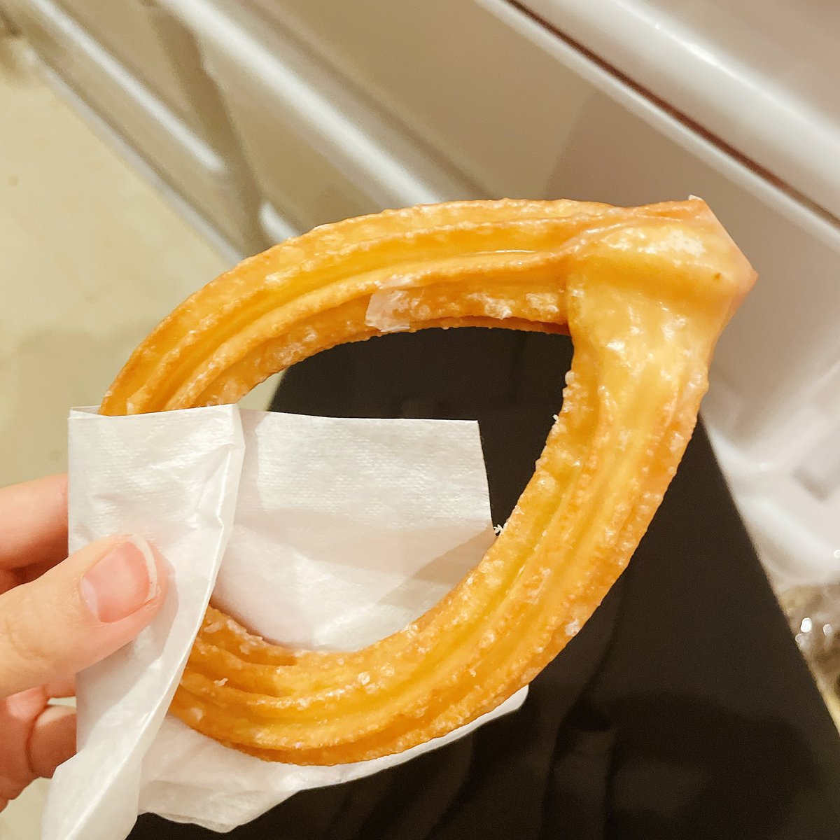 あいすりな على تويتر ミスド買うときはハニーチュロがあるか確認してから並びます 10個買うとしたら10個ともハニーチュロがいい チュロは0みたいな形だから0カロリー