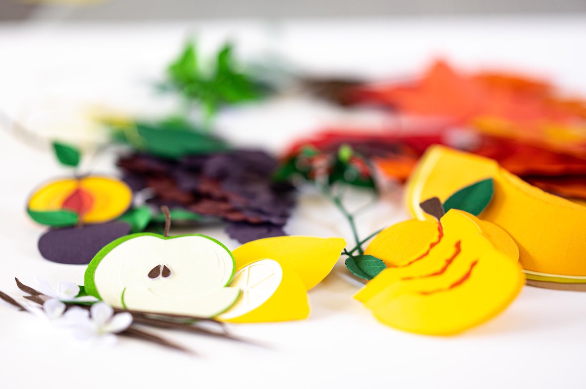 TheWineSociety's tweet image. Meet the Hertfordshire artist behind our latest 1874 cover and discover how the talented Nicola Dobrowolski created our autumnal papercraft scene from scratch: ow.ly/M2jO50G6UVl

[📷:  @ClickSkaPhoto]