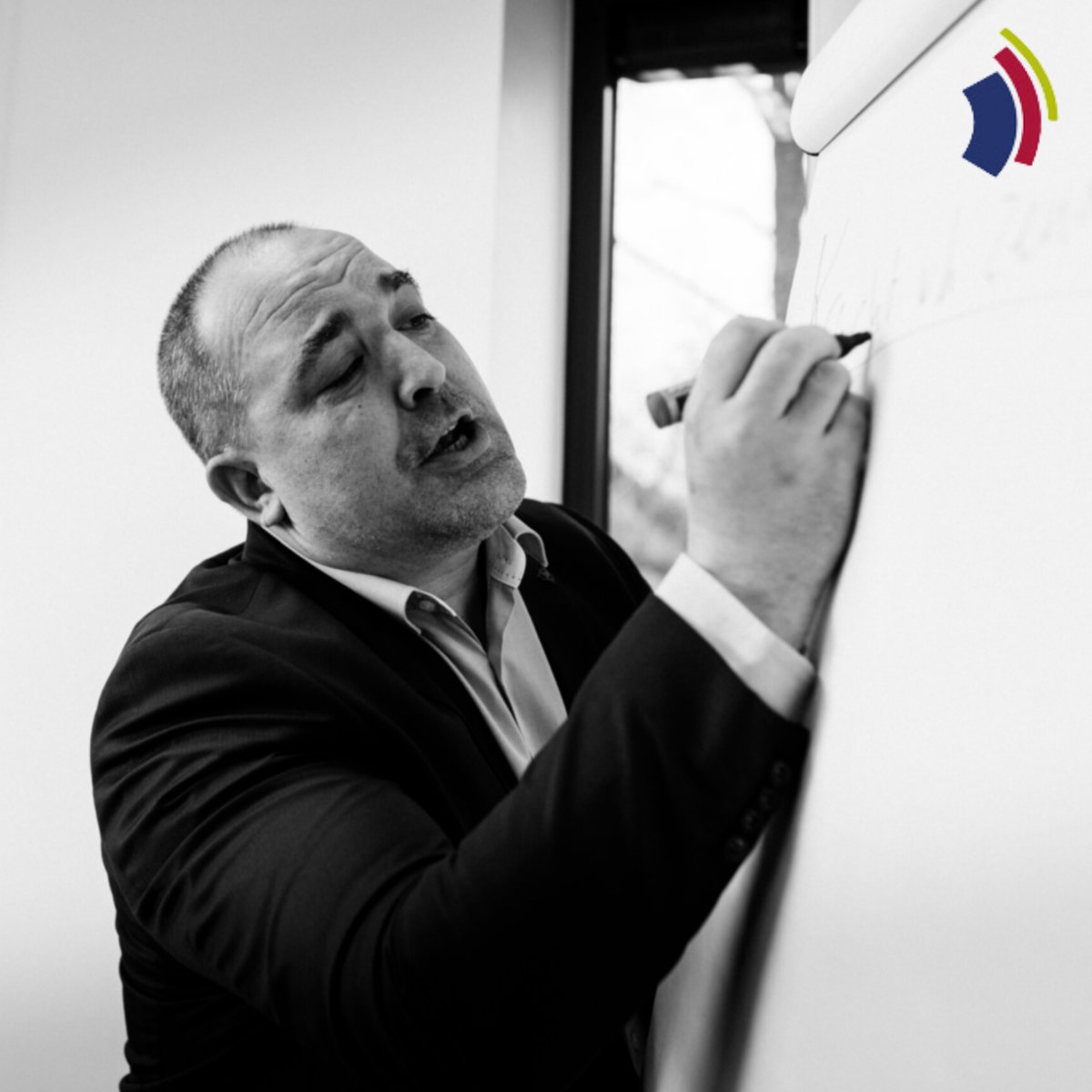 WinkDevelopment's tweet image. Verkooptip: Wees enthousiast! Een groot deel van de aankopen wordt op emotioneel vlak besloten. Vindt de klant jou aardig? Dan heb je een grotere kans dat hij/zij jou product wilt kopen.

#verkooptip #advies #ontwikkeling #training