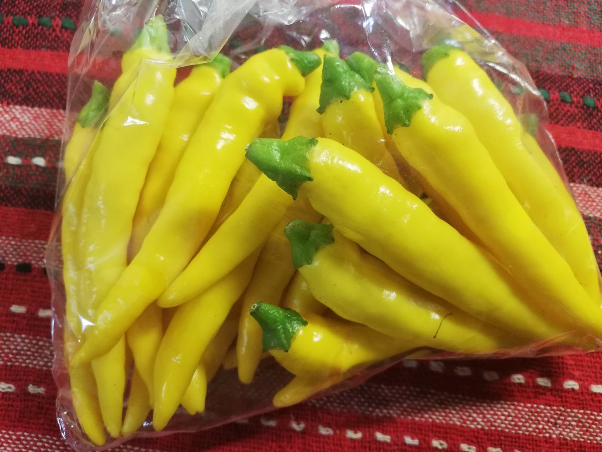 黄色唐辛子 青唐辛子好きだから 違うの買ってみ よう ぐらいで買ってきたのに これ 実は激辛らしい 赤いのの10倍だって 食べれるかいな ツイレポ 黄色唐辛子 青唐辛子好きだから 違うの買ってみ よう ぐらいで買ってきたのに これ 実は激辛らしい 赤いのの10倍だって 食べれるかいな ツイレポ