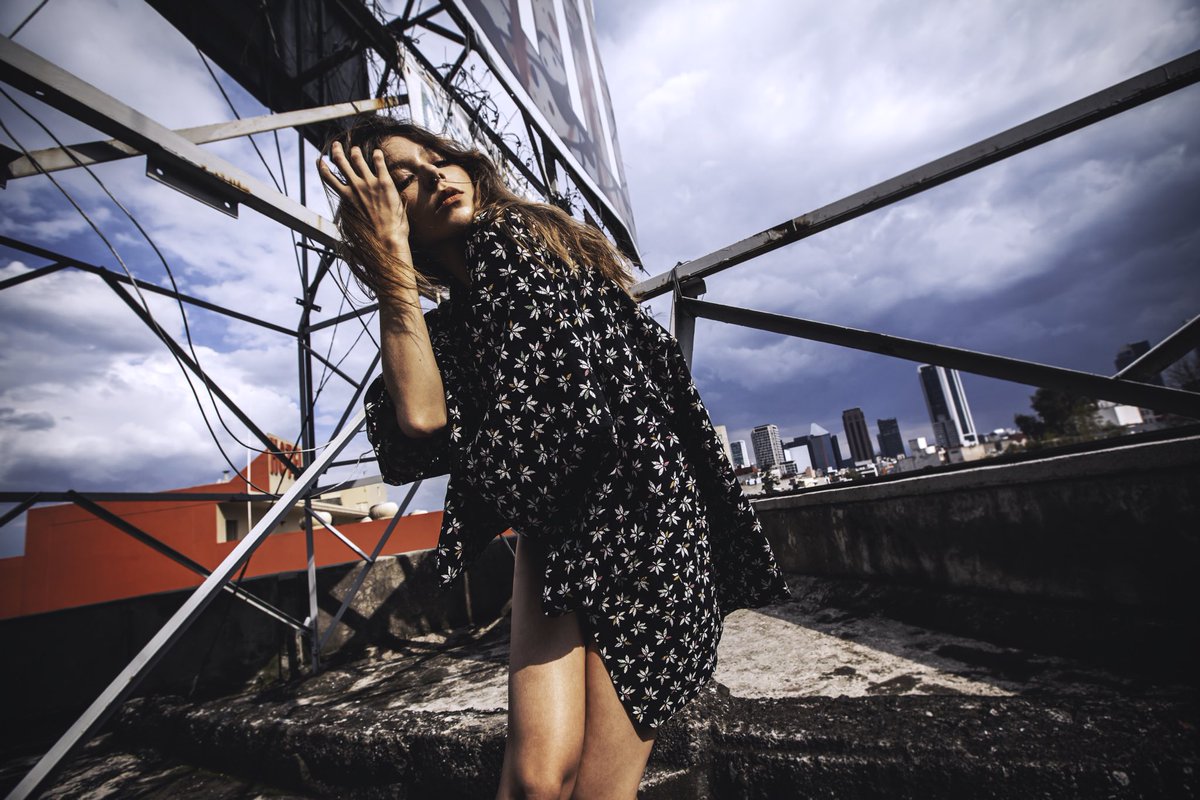 JavierBananoLDM's tweet photo. Sesión con una mujer muy talentosa, bella y fuerte.
Muchas gracias por esta sesión.
@amarantavf  #model #art #mexico #cultura #danza #portrait #retrato #model #fashion #photoshoot #photography #pictureoftheday #lifestyle #rooftop #cdmx https://t.co/gy6H7wIKoc