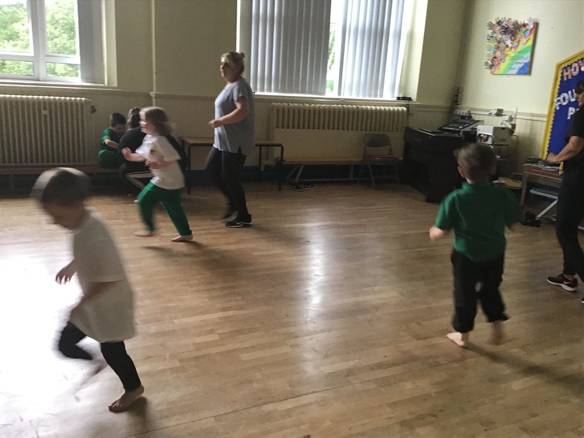 glanhowyprimary's tweet photo. We enjoyed our first Physical Education lesson this afternoon! πββοΈπββοΈ#corerealPE #createdevelopment #glanfamasd https://t.co/6pNX6rc7tU