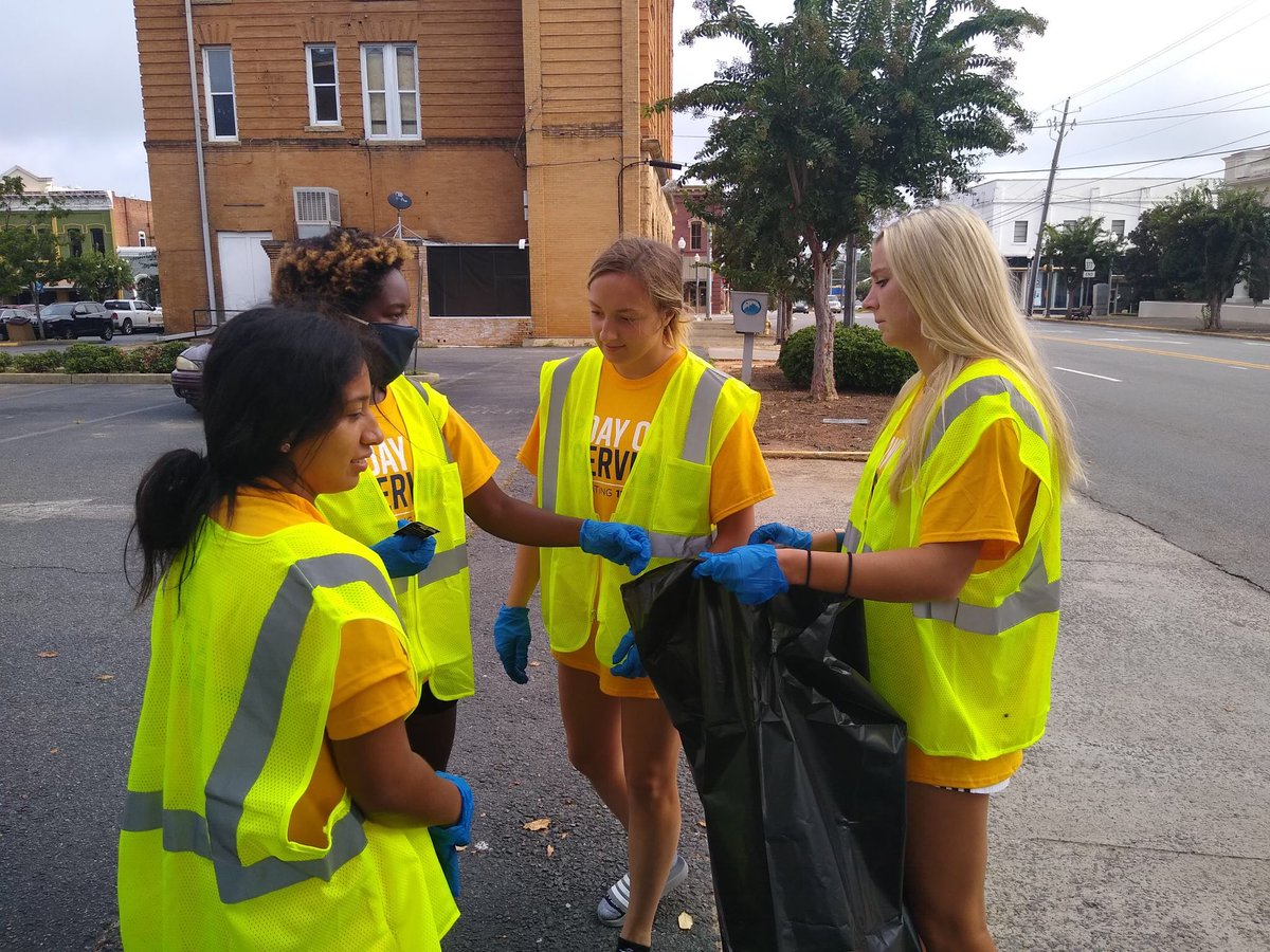GSWAthletics's tweet photo. Home match tonight for @GSW_WSoc?
Sure, but that doesn’t stop these ladies from volunteering during @GaSouthwestern Day of Service! #GoldForce 💛 https://t.co/XIp7kedvnW