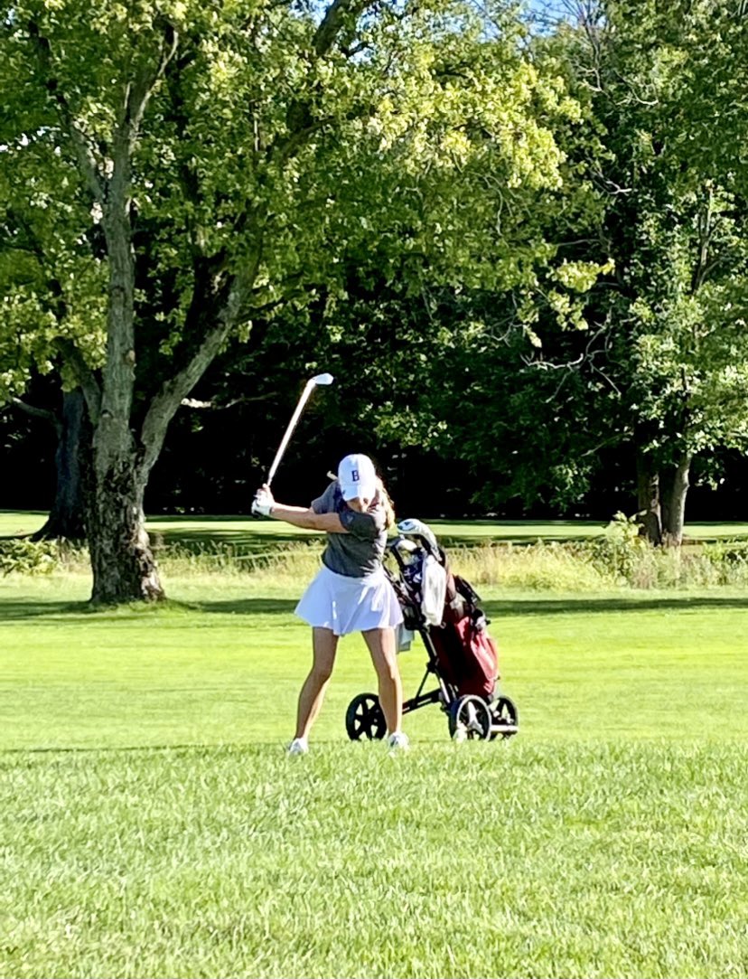 ⛳️ All great drives and vibes 😎yesterday as @brebeufgirlsgolf Varsity and JV won their match against Cathedral! 👏🏻👏🏻👏🏻

TODAY: ⛳️ Braves head to Plum Creek Golf Club to tee off at 4:15 pm against Carmel! LET’S GO LADIES!!!🙌🏻🙌🏻🙌🏻