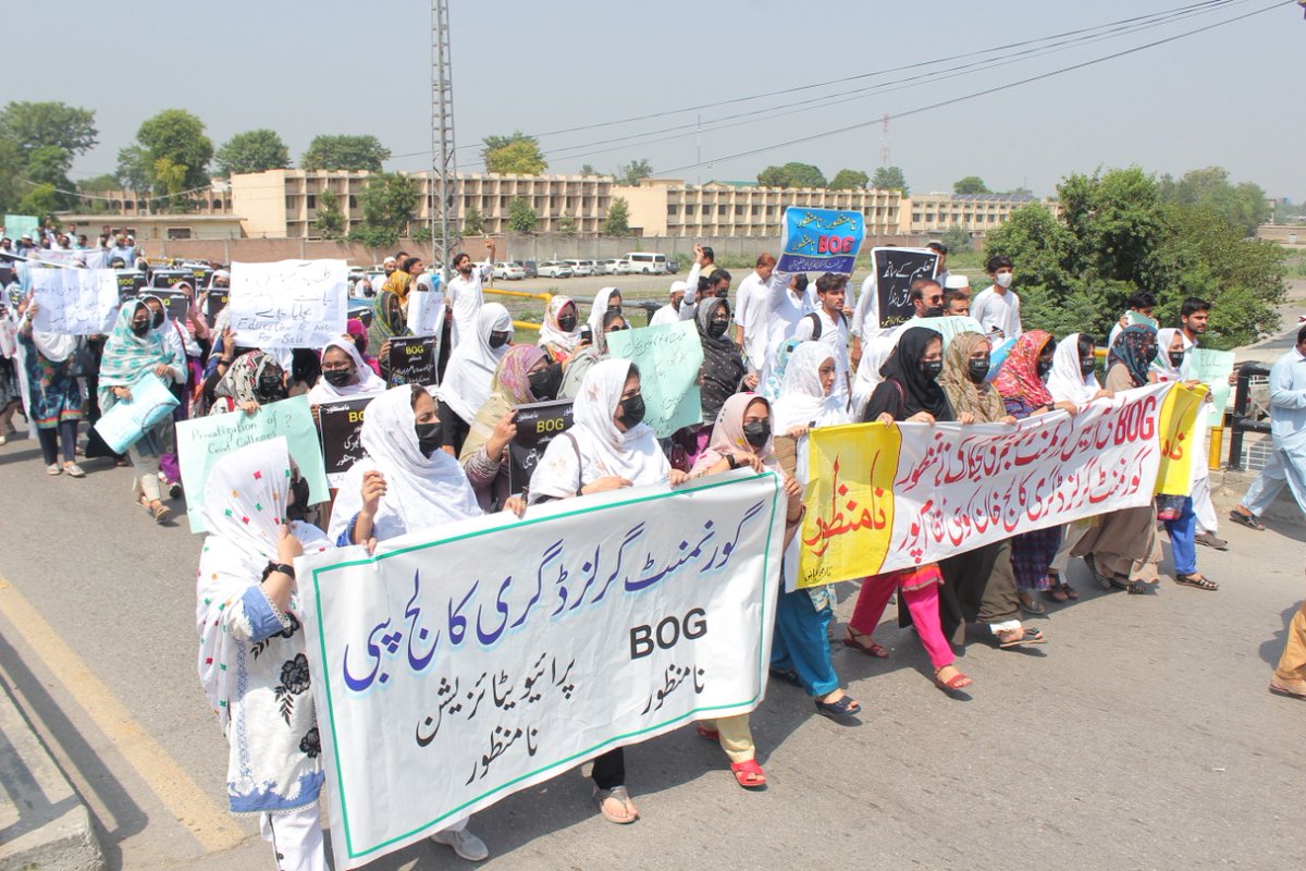 insomniac_khan's tweet photo. #SayNoTOBOG
#StopPrivatisationOfKPcolleges https://t.co/z3wW2ROES5