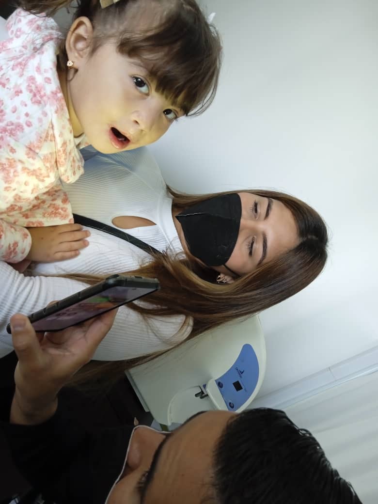 Atendiendo a esta bella paciente en su post operatorio de palatoplastia