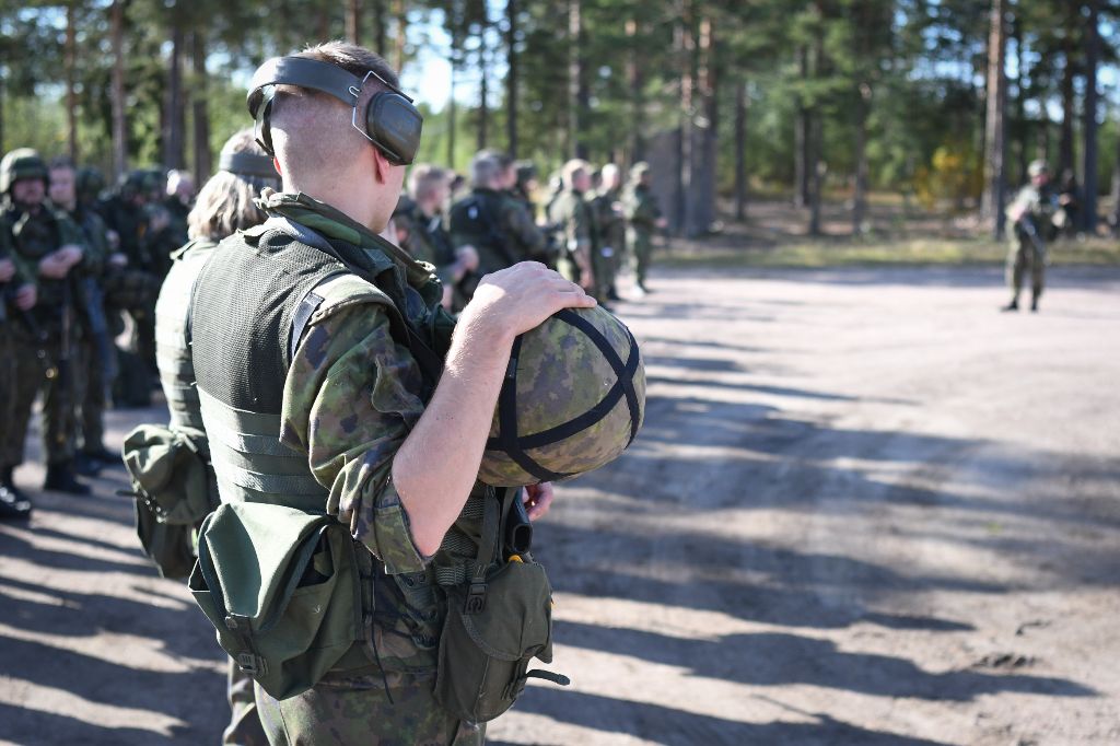 *HARJOITUSVIESTINTÄ*
Tilanne Kiikalan lentokentällä Salossa on ohi. Maakuntakomppania löi aseellista vastarintaa tehneet henkilöt. Lentokentän alueen toiminta on palautettu normaaliksi.
*HARJOITUSVIESTINTÄ*
#porpr #maavoimat #rauma21 #harjoitus #paikallispuolustus #reserviläinen