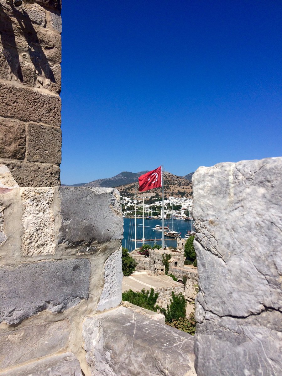 XtalJJ's tweet image. View from Bodrum Castle, home of the renowned Museum of Underwater Archaeology. An amazing collection of ancient shipwrecks... #Halicarnassus #bodrum #ancientanatolia #ancientgreece #roman #turkey #classicalstudies #archaeology #ancienthistory
#bronzeage
