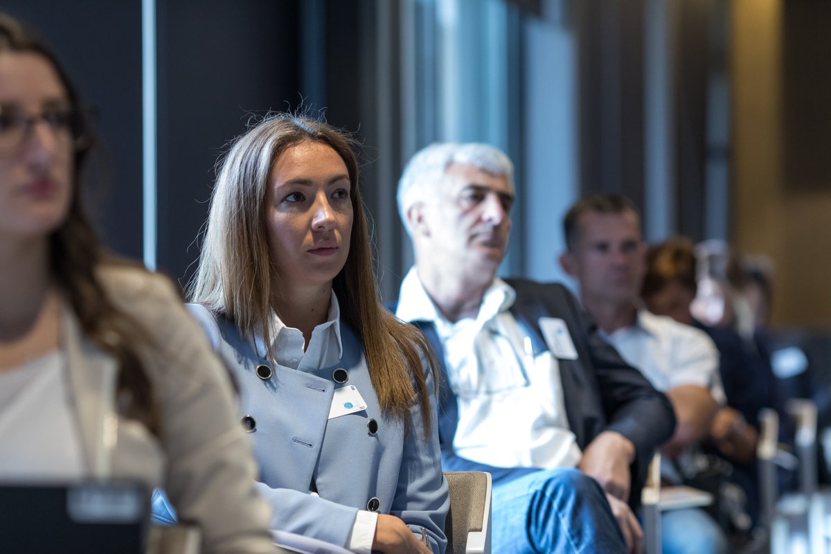 UNDPBiH's tweet photo. 1️⃣3️⃣ digitalnih inovacijskih centara širom #BiH ima ideje kako podržati digitalnu transformaciju MMSP u BiH! 😎

👉 Cilj #DigitalBIZ eventa bio je umrežavanje relevantnih organizacija koje su dio #UNDPBiH programa jačanja digitalnih inovacijskih centara. https://t.co/PhLJJLEftn