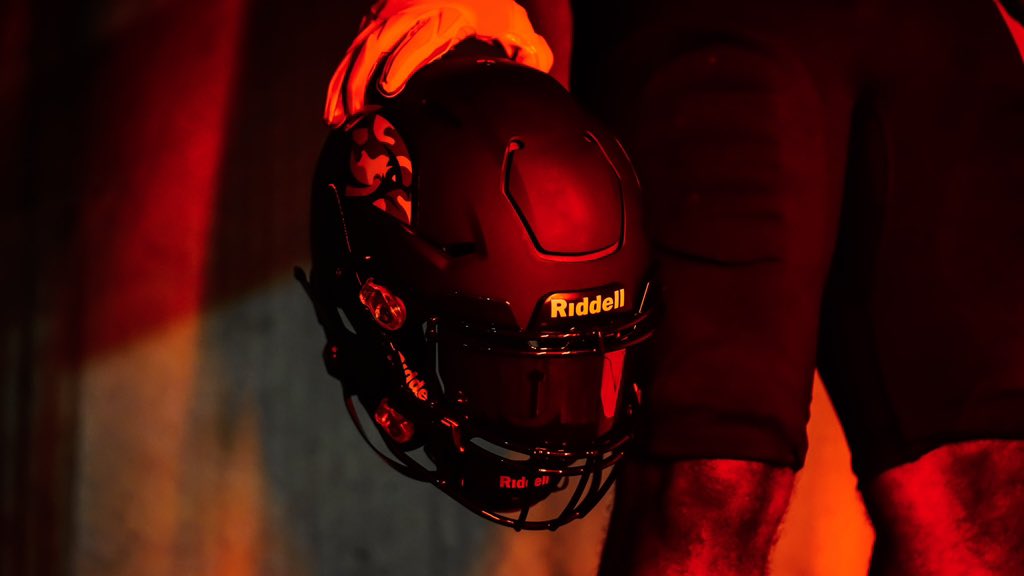 UNISWAG's tweet photo. Stealth Mode threads for @UIWFootball 

#uniswag https://t.co/8lc1vVhEK3