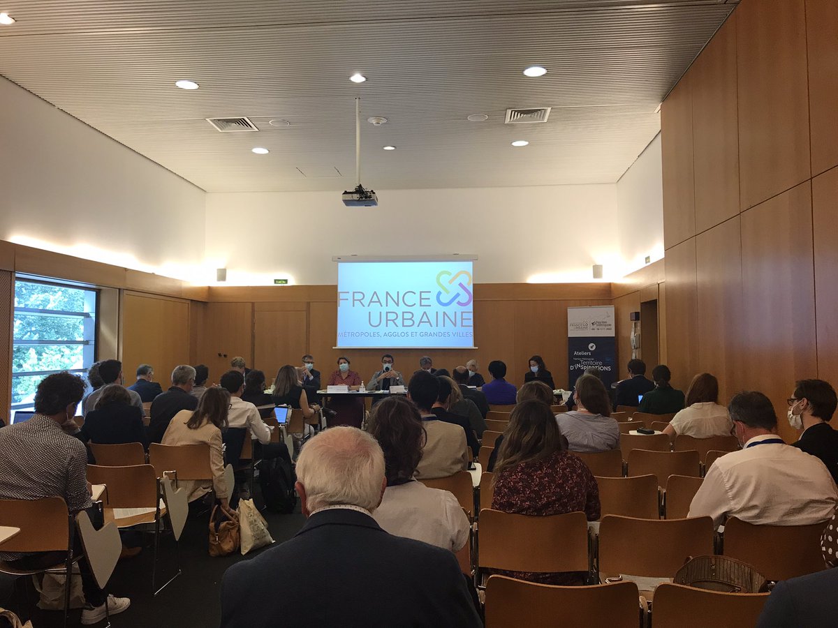 AEF_Ville's tweet photo. « Infléchir un #numérique plus durable et responsable : quel rôle pour les #collterr ? » En débat aux #JNFU 2021 https://t.co/Vlk1qupL64