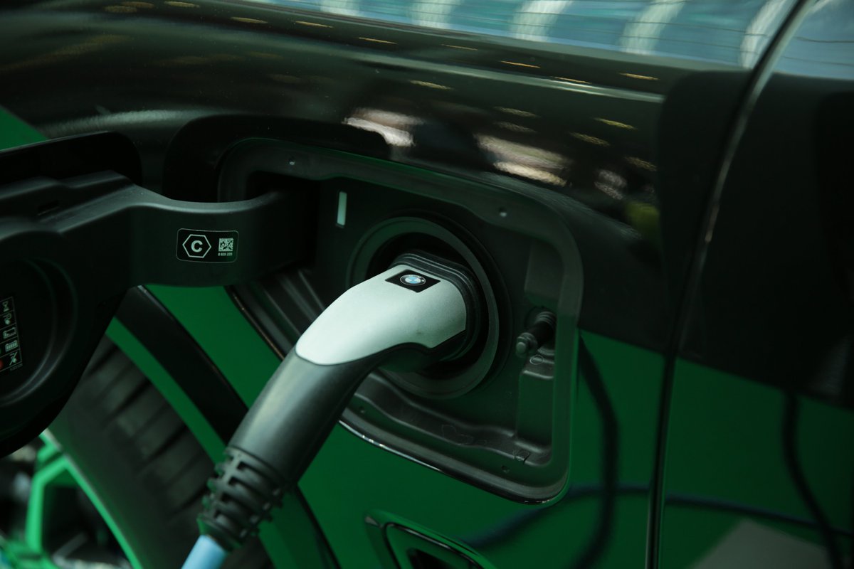 Danas je počeo sajam električnih automobila "Electric Vehicles Days" u Novom Sadu, a tim povodom je direktor prodaje Delta Motors kompanije Dario Vlačić bio jedan od učesnika panela "Može li tehnologija zadovoljiti kupca trenutnim propisima i vladinim politikama?"