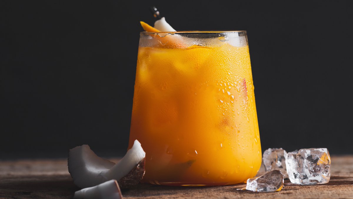 Dreaming of the weekend already? Stash this Mango Coconut Sangria recipe away, in preparation. ediblenutmeg.ediblecommunities.com/recipes/mango-…