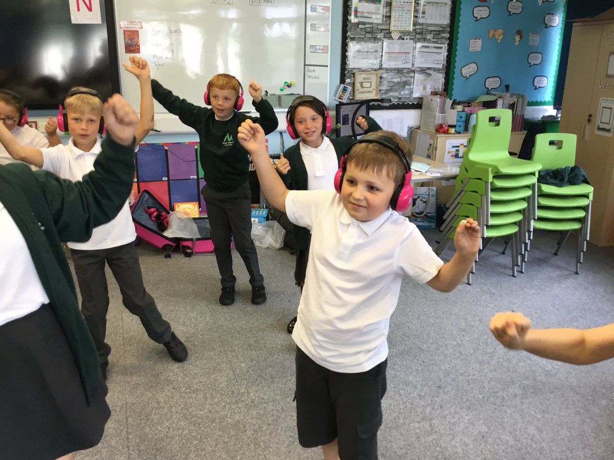 G_M_P_SClass3NC's tweet photo. Immersive learning in science today. A journey to space investigating forces using @nowpressplay @GreatSciShare https://t.co/becioMD2tP