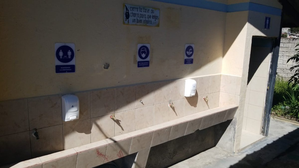 Plan_Ecuador's tweet photo. En Conocoto, en el marco del proyecto #RutasPorLaIgualdad entregamos obras de rehabilitación en batería sanitarias🚽 y kits de higiene 🧼 en una escuela del sector. Agradecemos el financiamiento de @eu_echo y la coordinación de @Educacion_Ec https://t.co/CvfFgFYP3i