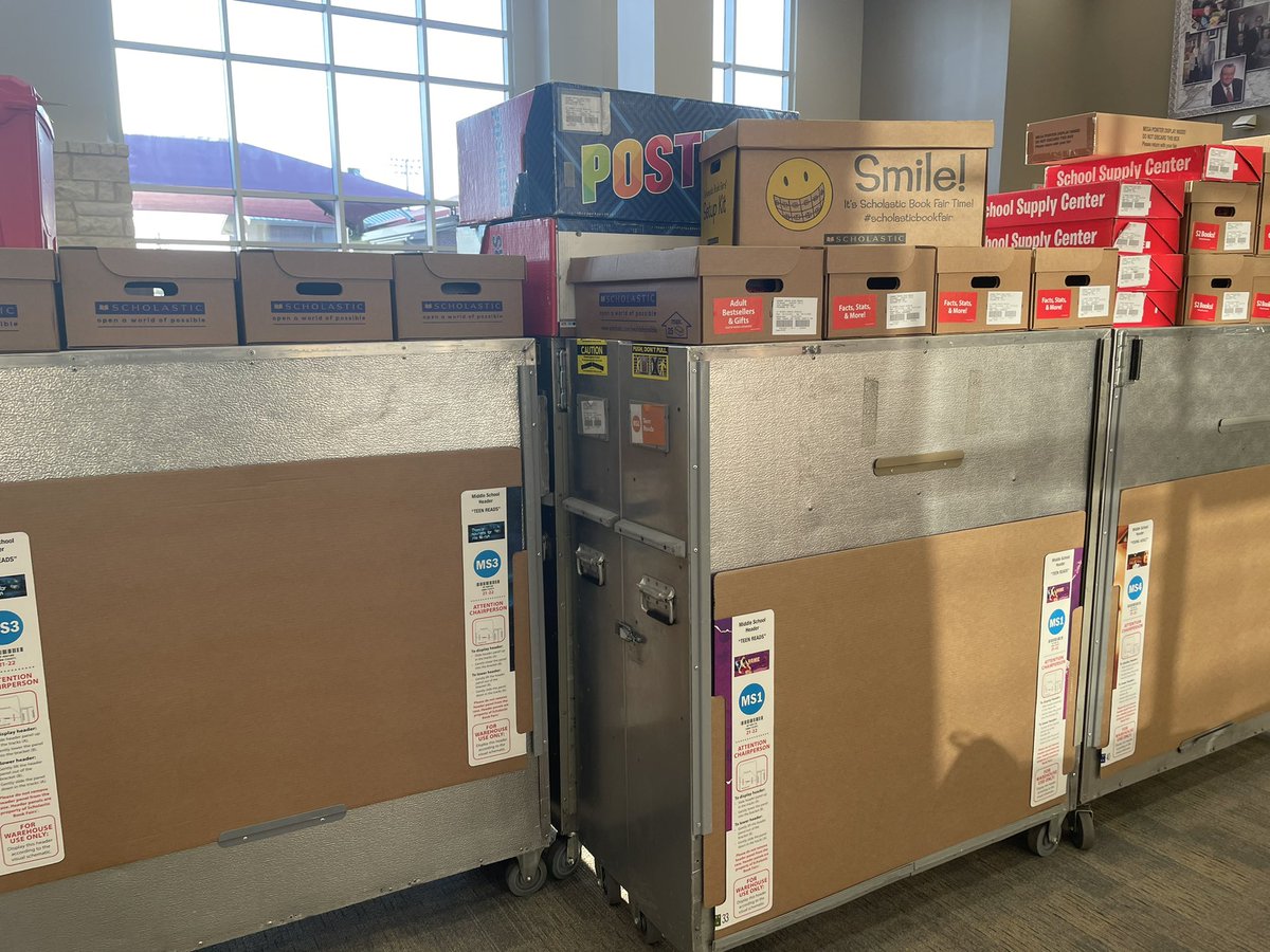 Ohhhhhh the 12 year old child in me just got super excited seeing this truck pull up. It’s @scholastic book fair time at <a href="/LeamanJH/">Leaman Junior High</a> 🙌🏼🙌🏼 #bookfair #scholastic