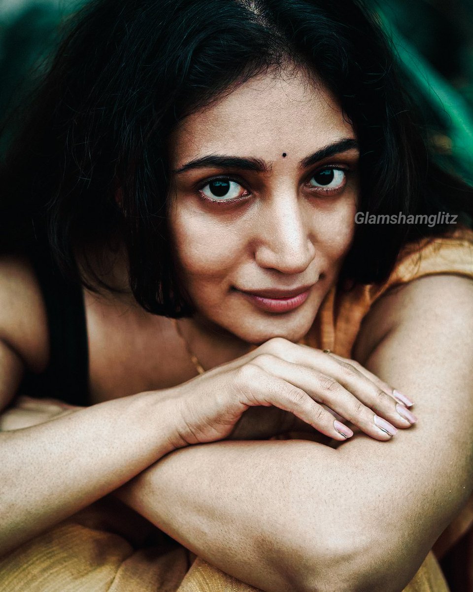 GlamshamGlitz's tweet photo. The beautiful @bommulakshmi in #sareeLook 💕💕
#bommulakshmi
#Annaatthe #AnnaattheFirstLook #vintage #VintageBeauties #VintageCollection
#princelook
#queen
#Thalaivi #beauty https://t.co/zUdRtPypBp