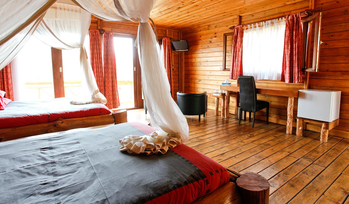 showMeRwanda's tweet photo. Displaying breath-taking views of Lake #Kivu and offering a more personal and intimate experience on the shore of the lake is #Cormoran Lodge. Built entirely from wood, Cormoran Lodge has a real authentic and natural feel to it
#safari #nyungwesafari #virungasafari #visitrwanda https://t.co/EYNovLkPCq