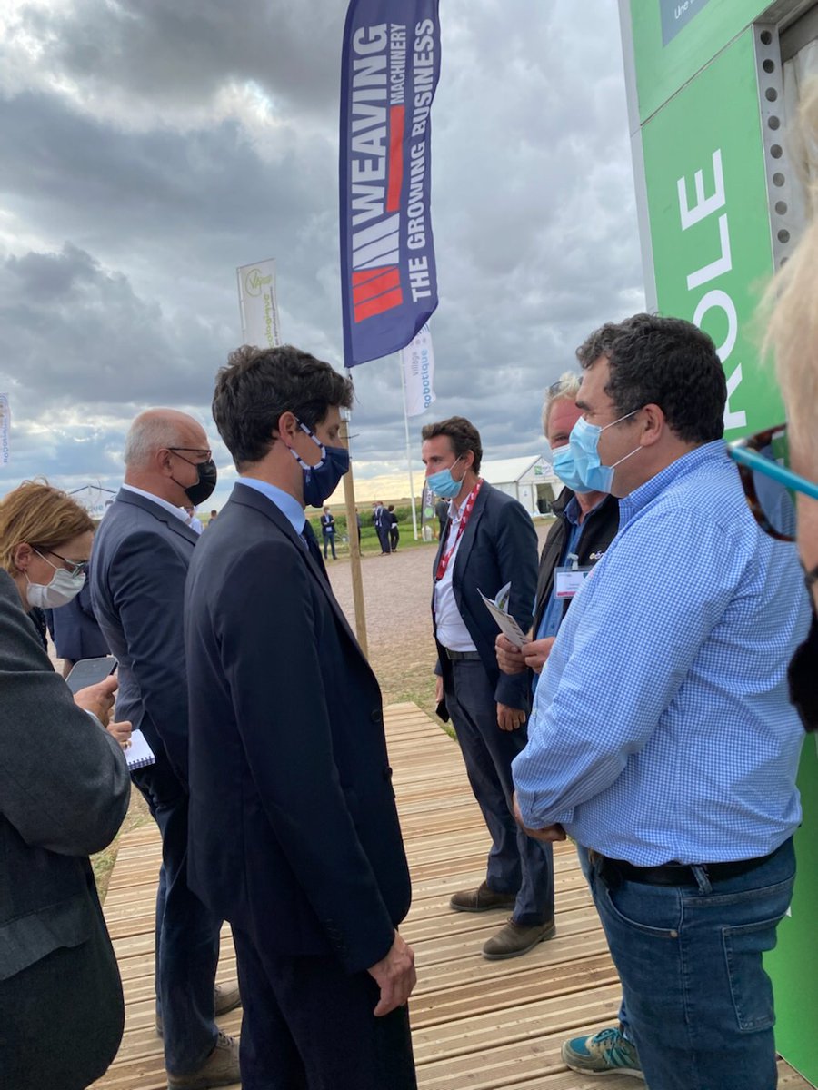 All_Biocontrole's tweet photo. Accueil de 
@J_Denormandie
@Agri_Gouv
 en clôture
@Innovagri1 sur le pôle #biocontrôle du village du #ContratSolutions. Le secrétaire général @IBMAFrance souligne l’importance d’accélérer la reconnaissance européenne du #biocontrôle lors de la Présidence française du Conseil UE. https://t.co/btRFe1BpjC