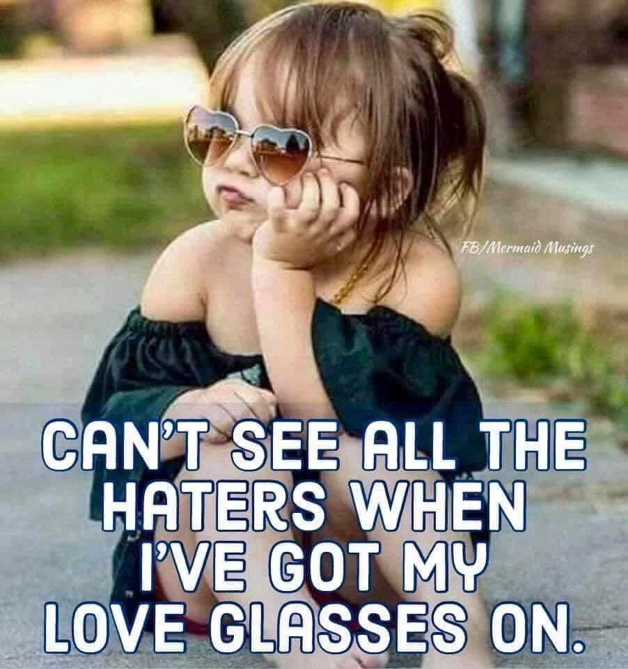 MiBeauty18's tweet photo. Are you lovelies making sure that #twitterGlitter gets spread all’round? #PositiveVibesOnly Sparkle on and have a FANtastic day! https://t.co/TaZoYRZQc7