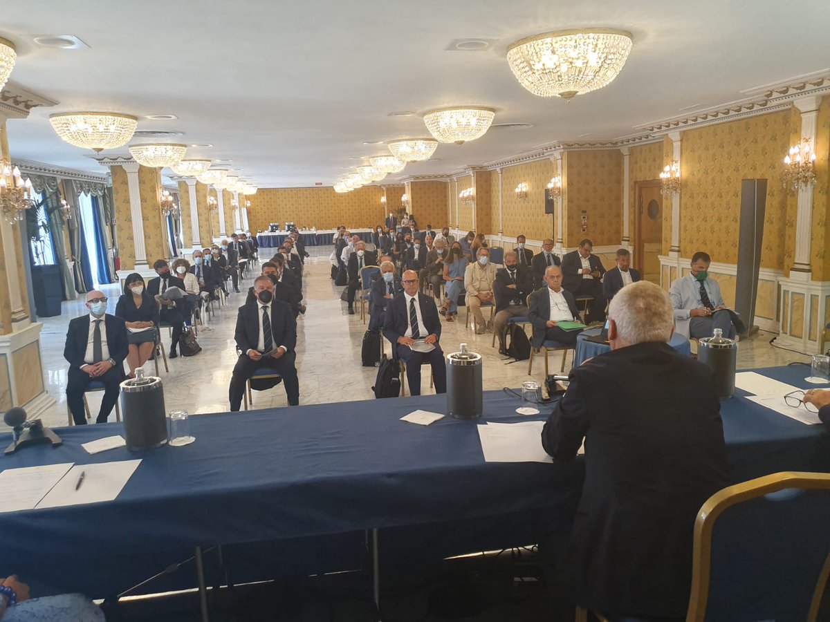 Il consiglio direttivo di #Confapi, riunito al Parco dei Principi Grand Hotel di Roma, ha eletto la nuova giusta di presidenza, che affiancherà il presidente confederale per il prossimo triennio.

Subito dopo il nuovo organo si è riunito per la prima volta.