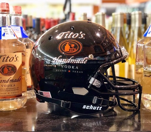 680TheFan's tweet photo. Join @FrontOfficeLos and @brianhoyt24 for the @TitosVodka Fantasy Football Battle of the Bars LIVE from Creatwood Tavern in Smyrna for Monday Night Football. Party starts at 6pm! @680thefan #AudioFunBag https://t.co/eWawZxU2Aw